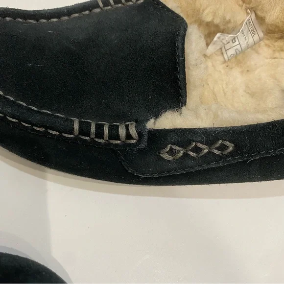 UGG Ansley Women’s 7.5 Black Suede Shearling Moccasin Slippers - Picture 9 of 10